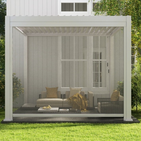 Szara roleta boczna 3m całkowicie opuszczona na pergoli tarasowej Mirador Premium w ogrodzie