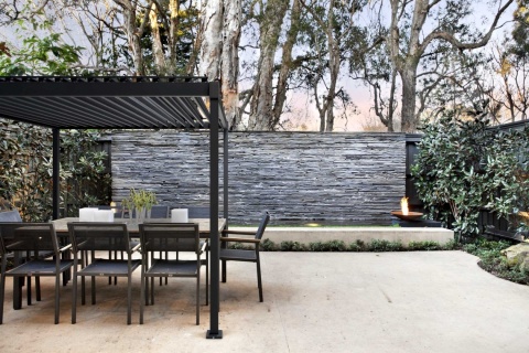 Pergola wolnostojąca MIRADOR Solid 80 3x2,4m antracyt aranżacja tarasu